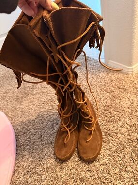 Minnetonka Brown Suede Fringe Lace-Up Knee Boots